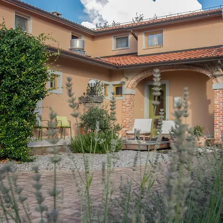 Apolonija Pensionat 4*