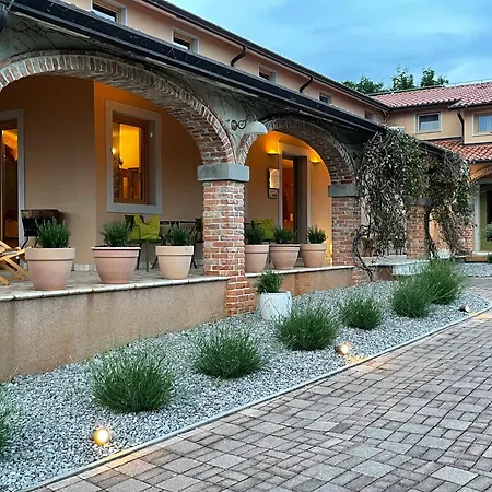 Apolonija Pensionat Sežana