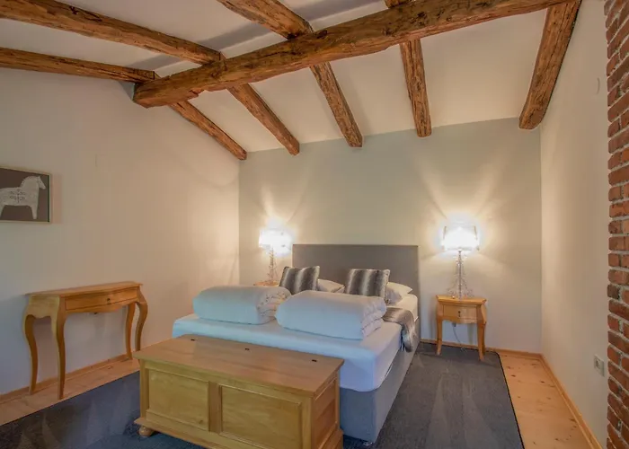 Apolonija Guest house 4*