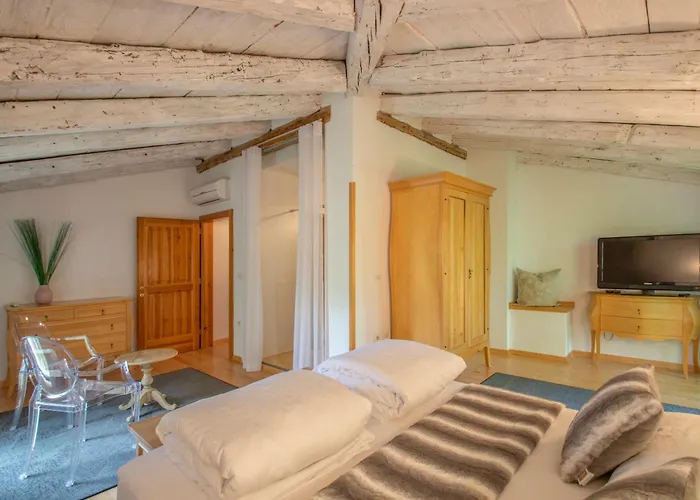 Apolonija Guest house 4*