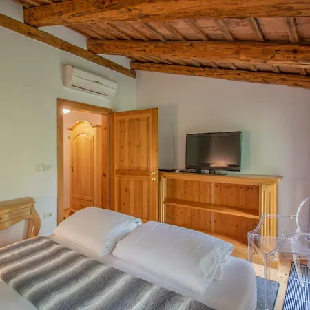 Apolonija Affittacamere 4*