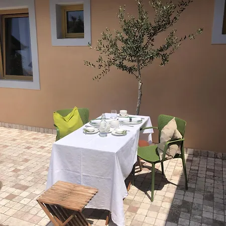Konukevi Apolonija 4*